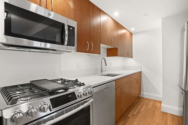 Foto del edificio - 165 Winthrop Rd