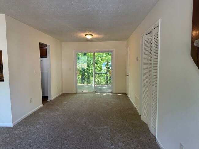 Foto del edificio - 1945 Padgett Dr