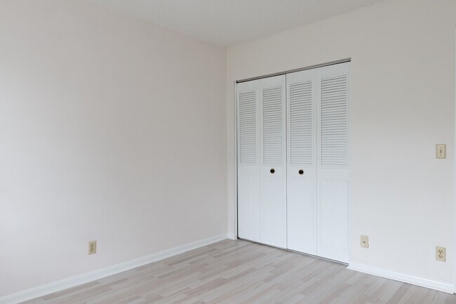 Foto del edificio - 14823 Cumberland Dr