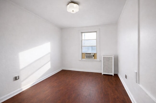 Building Photo - 96-13 Metropolitan Ave