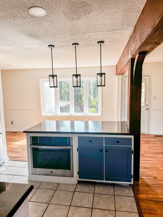 Foto del edificio - 5815 Permastone Lake Rd