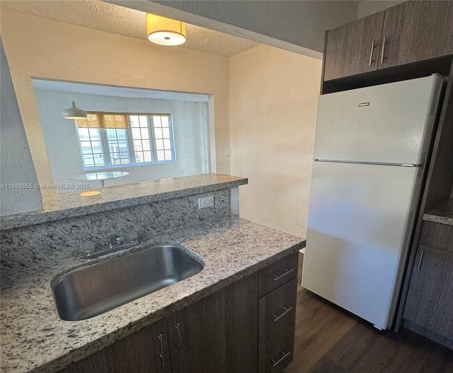 Building Photo - 43 Sidonia Ave