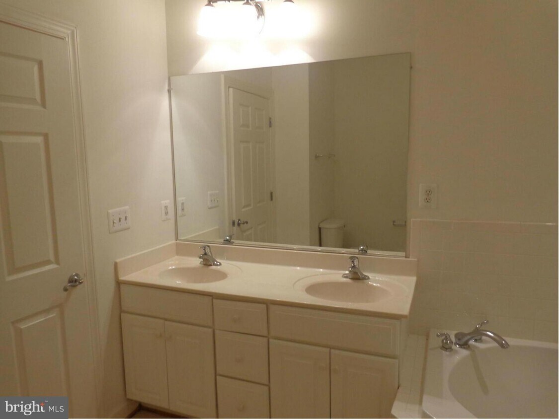830 Belmont Bay Dr Unit 306, Woodbridge, VA 22191 Condo for Rent in