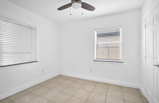 Foto del edificio - 115 NW 28th Ave