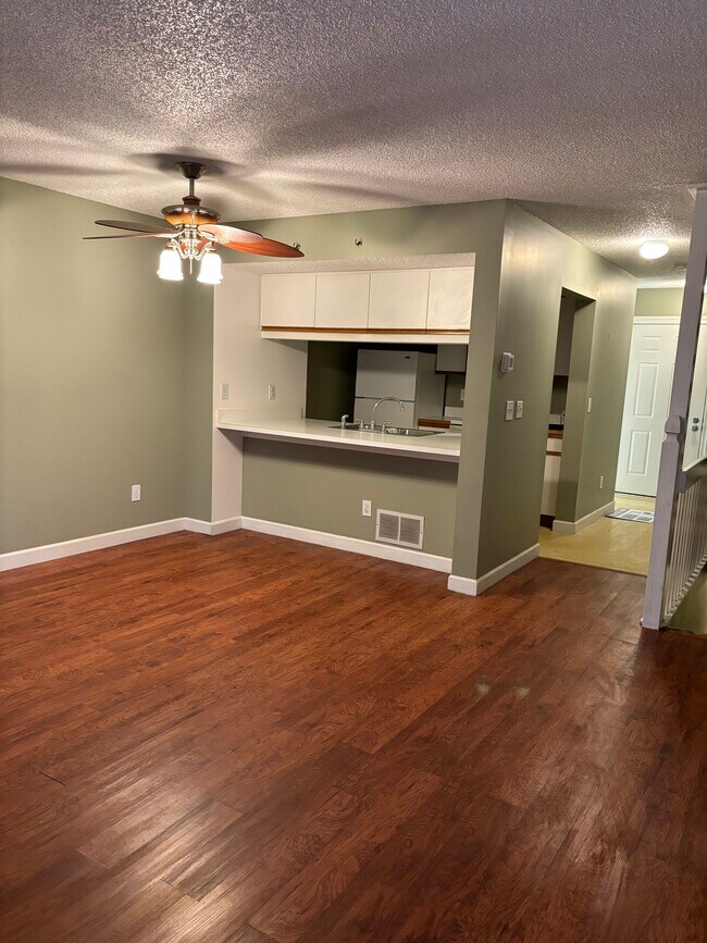Foto del edificio - 2037 Burbridge Ln