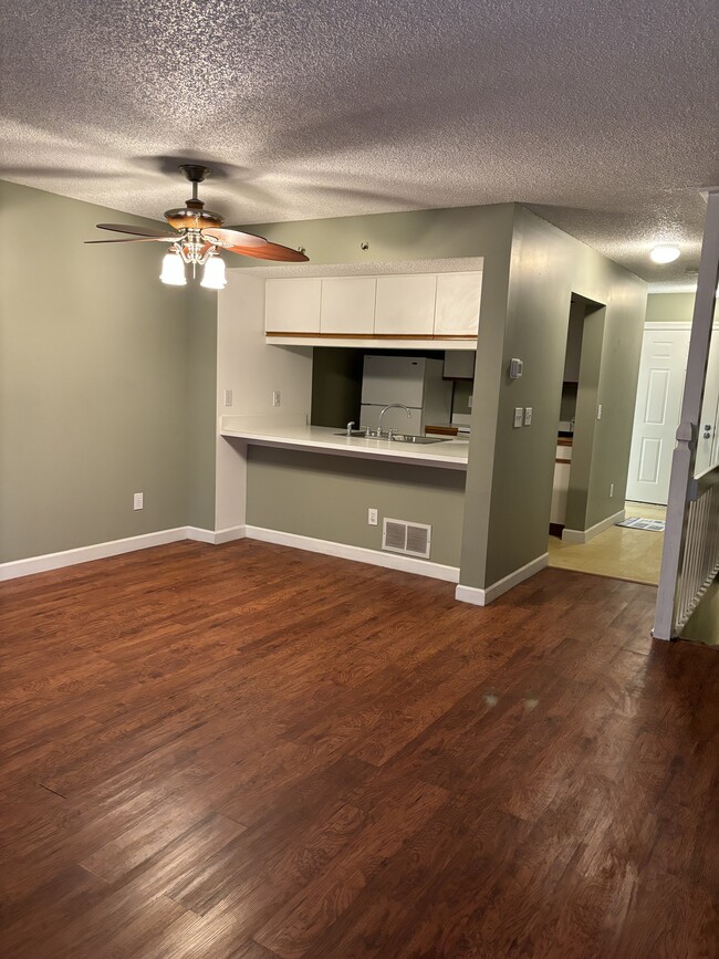 Building Photo - 2037 Burbridge Ln