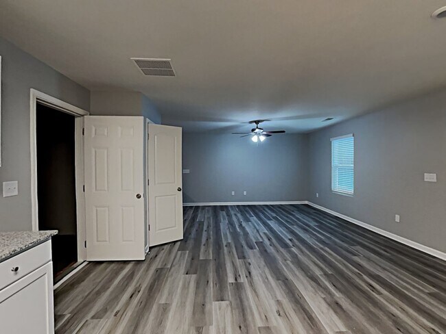 Building Photo - 287 Indian Lake Trl