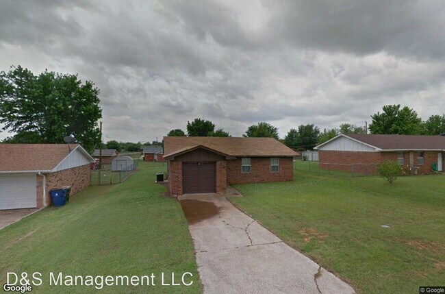Building Photo - 3 br, 1.5 bath House - 4 Miller Dr.