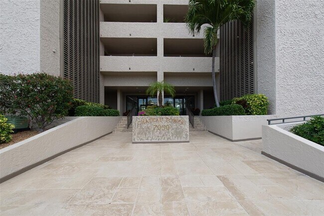 Foto del edificio - 7050 Sunset Dr S
