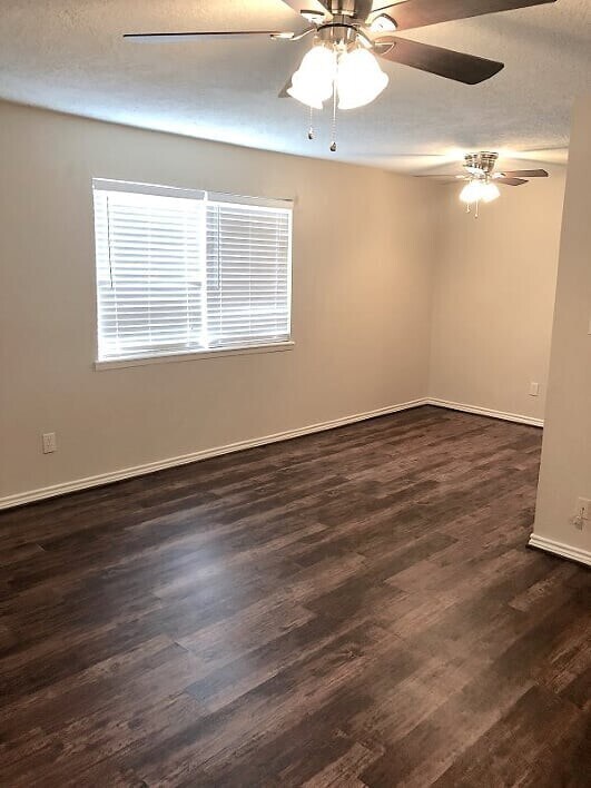 Foto del edificio - 1008 N Houston Ave