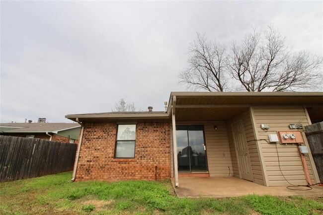 Building Photo - 910 Aspen Ct