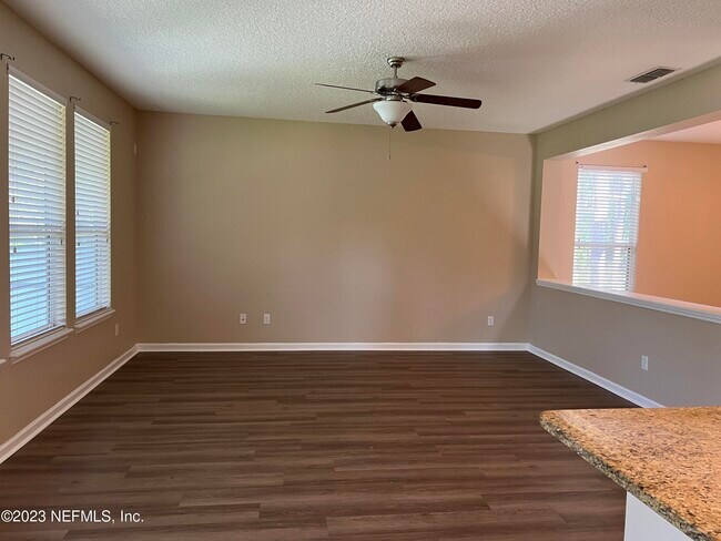 Foto del edificio - 753 Briar View Dr
