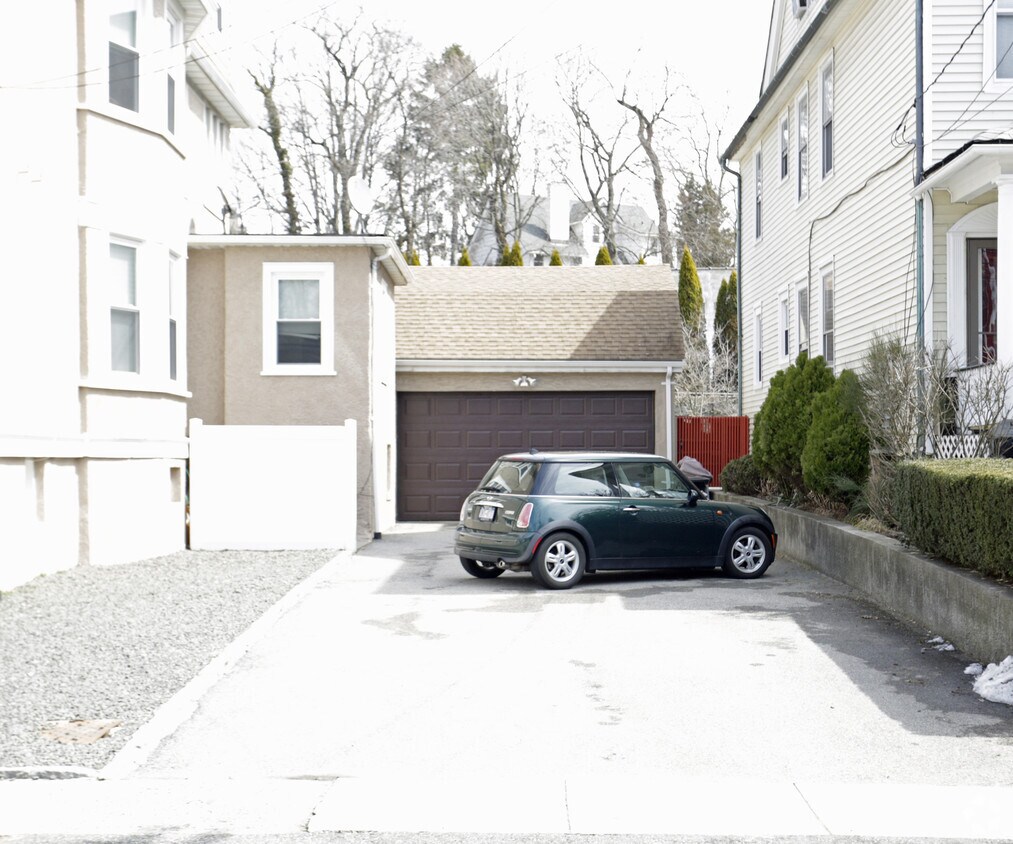 Building Photo - 48 Parkway Rd