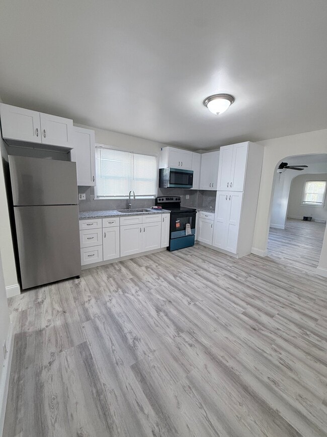 Photo - 211 Oakwood Ave (Glassboro, NJ) Apartment