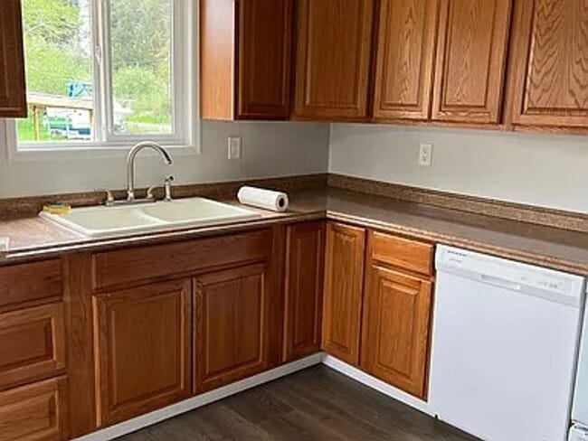 Foto del edificio - Fenced corner lot centrally located 2 bedroom 1 bath House