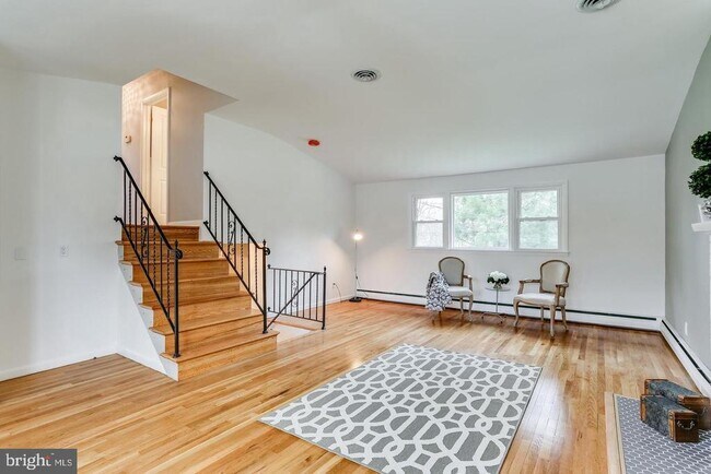 Building Photo - 221 Coldbrook Rd