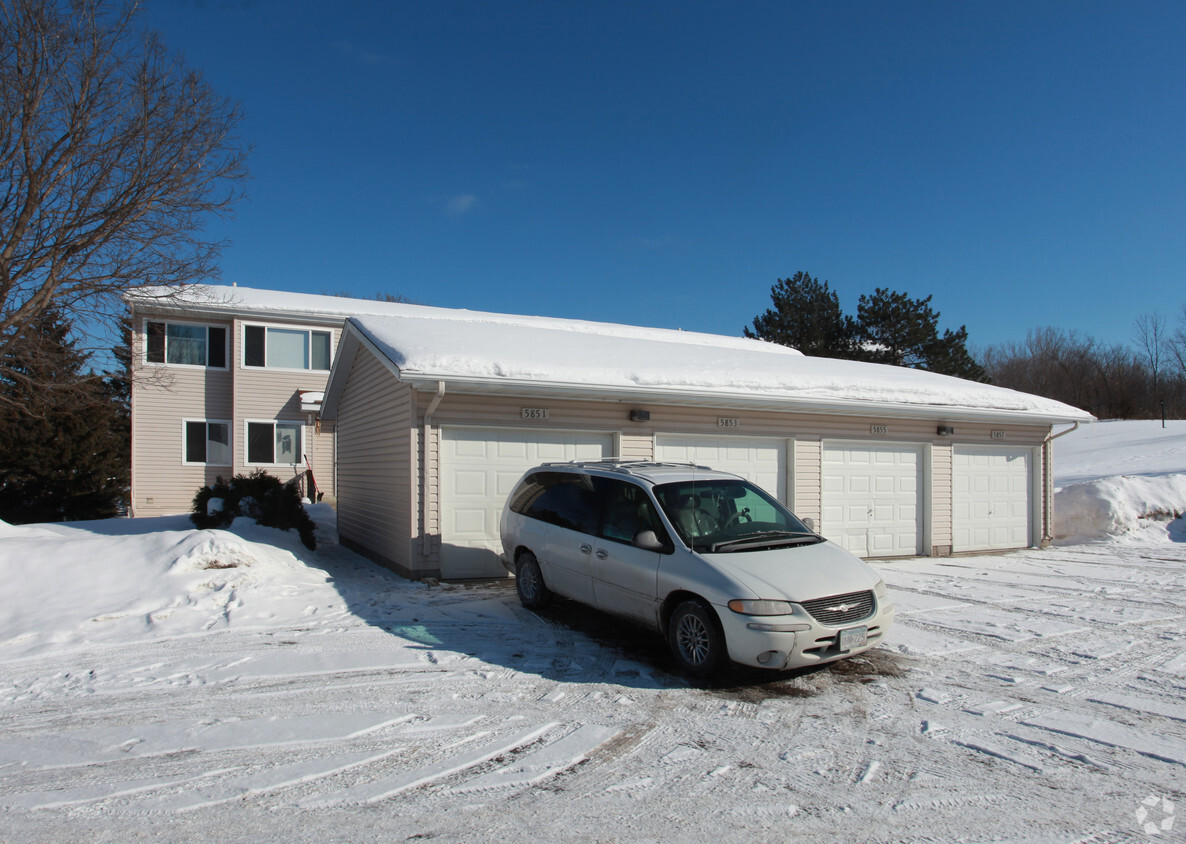 Building Photo - Minnetonka Heights