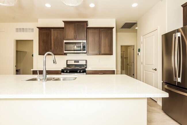 Foto del edificio - 6989 W Hedge Rose Dr