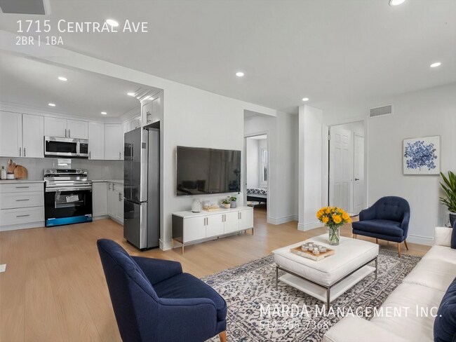 Photo du bâtiment - NEWLY RENOVATED 2BEDROOM+DEN/1BATH HOUSE ON CENTRAL AVE + UTILITIES