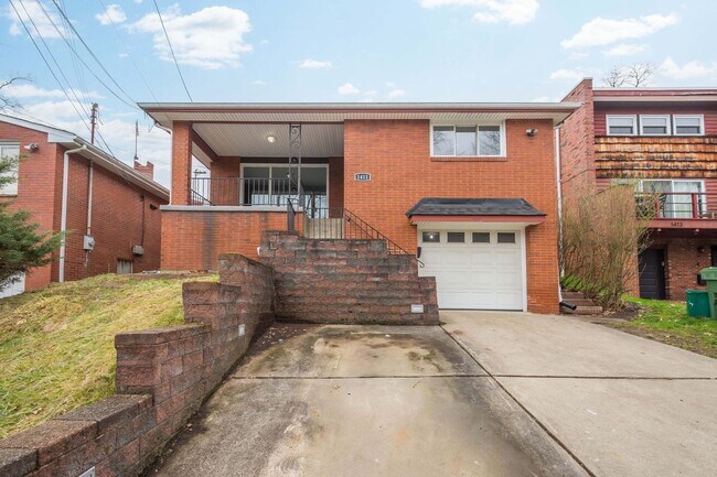 Building Photo - A MUST SEE!! NEWLY RENOVATED 3 BEDROOM 2 B...