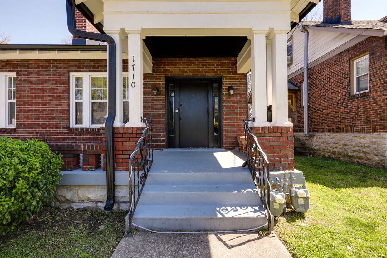 Primary Photo - 1710 Villa Pl