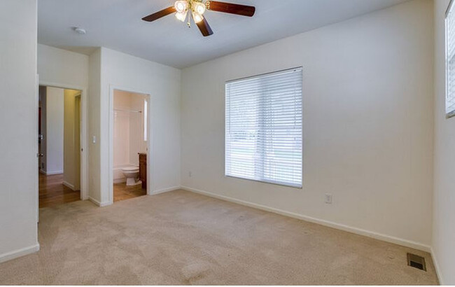 Building Photo - 4115 Ravenna Pl