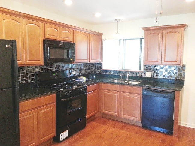 Interior Photo - 80-86 Olesen Dr