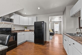 Building Photo - 1412 N Durkee St