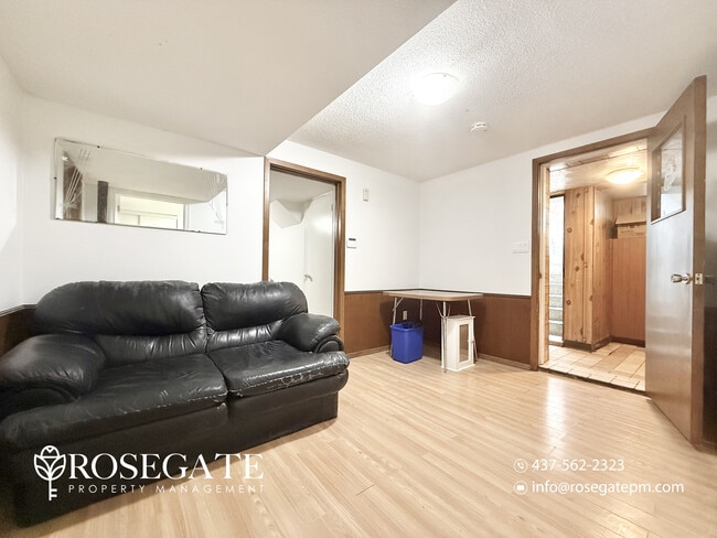 Building Photo - 1-Bedroom Basement Apartment with Internet Included – Scarborough