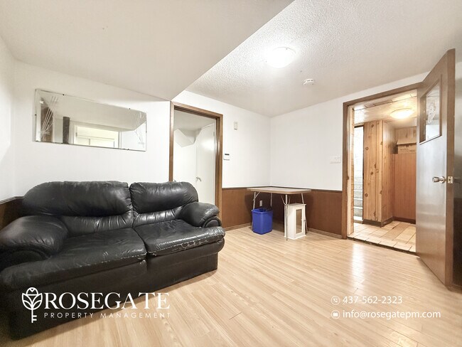 Photo du bâtiment - 1-Bedroom Basement Apartment with Internet Included – Scarborough