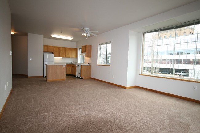 Viviendo - 1415 SW Alder St