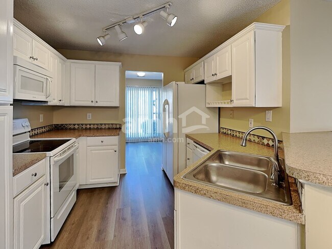 Foto del edificio - 285 Thornbush Ln
