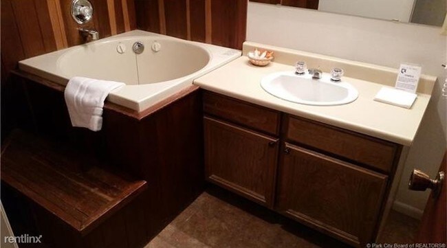 Foto del edificio - 2 br, 2 bath  - 401 Silver King Dr