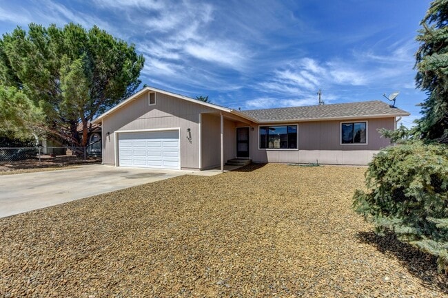 Building Photo - Three bedroom, two bath, two car garage in...