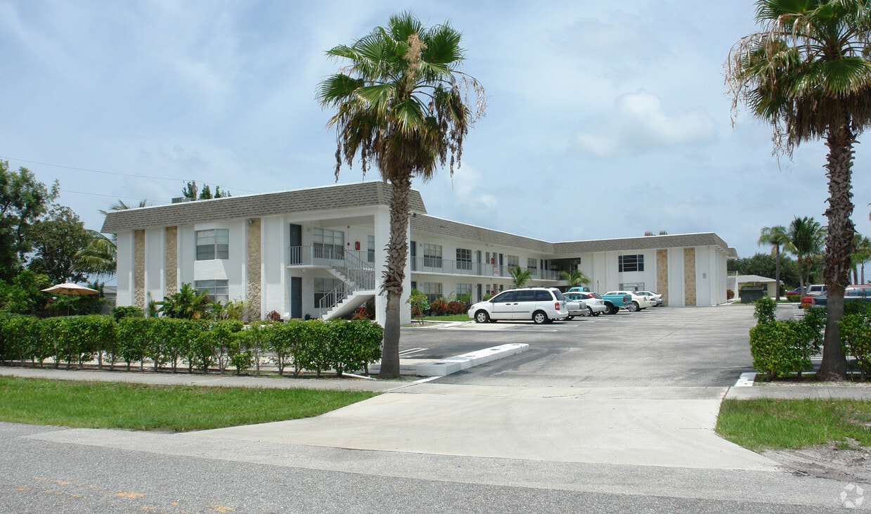 Primary Photo - 825-835 Cypress Dr