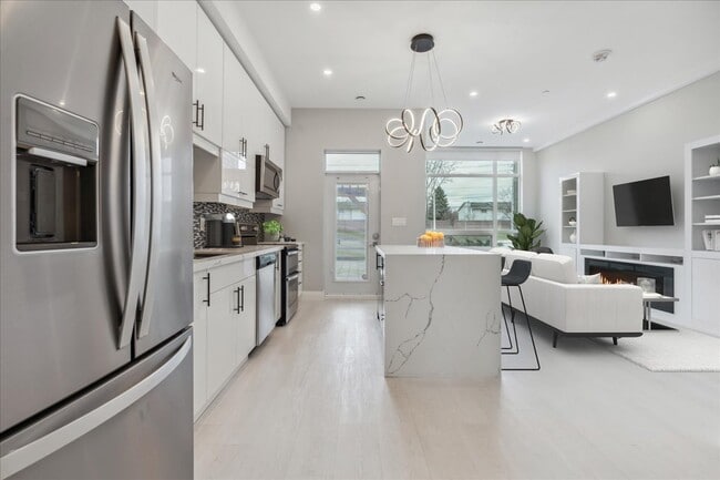 Building Photo - Alto Towers