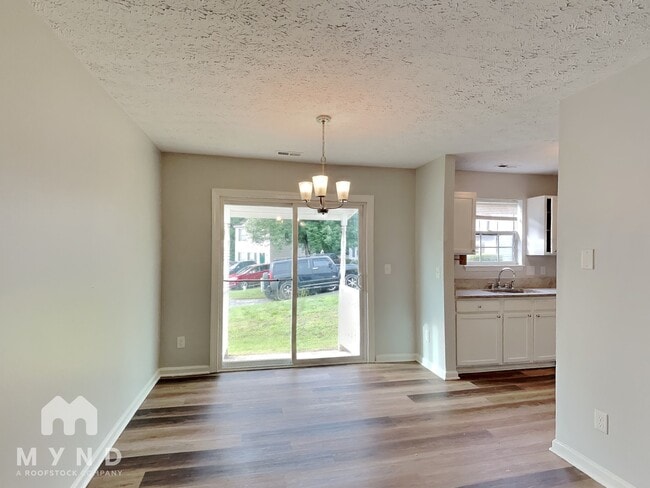 Building Photo - 1616 Elkpark Dr
