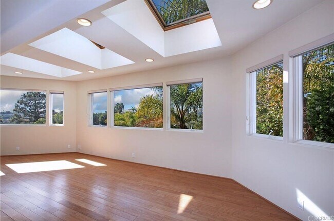 Building Photo - 2301 Irvine Ave