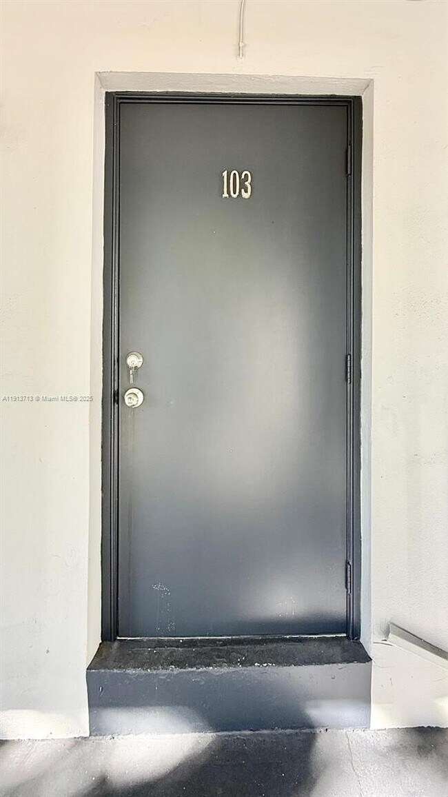 Foto del edificio - 42 SW 14th St