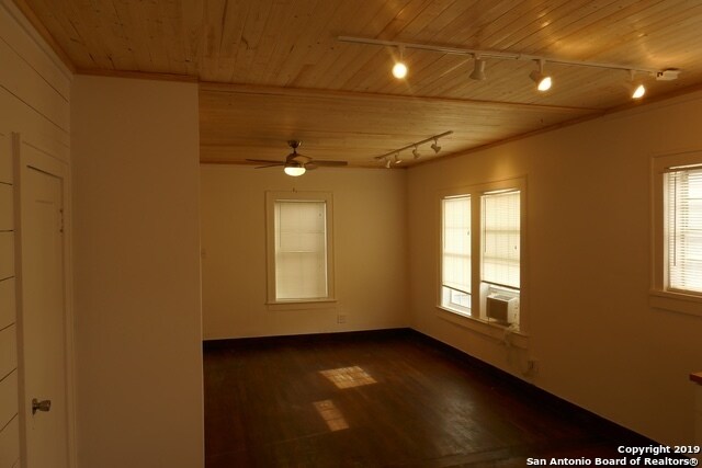 Foto del edificio - 2/1 open concept great location central SA