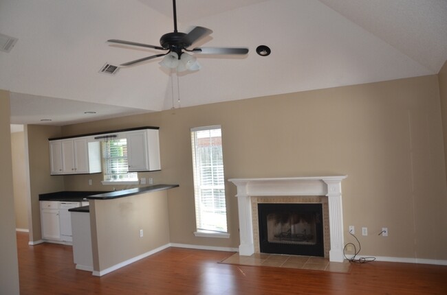Foto del edificio - 13112 Hawthorn Pl