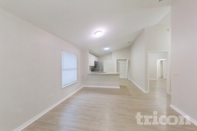 Building Photo - 1313 Independence Dr