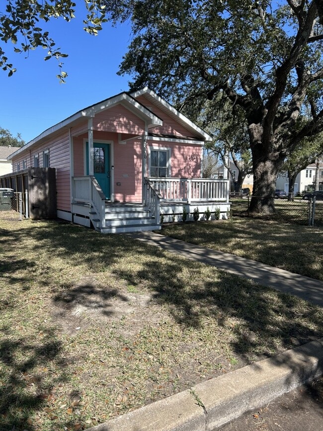 Building Photo - 5306 Avenue P 1/2
