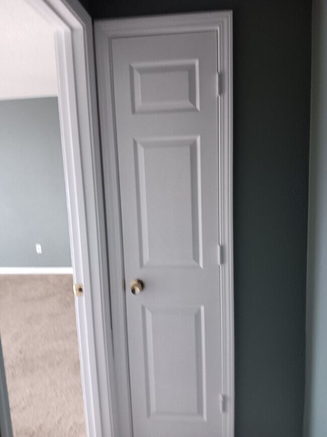 Foto del edificio - Spacious 3-bedroom, 1.5-bath townhome available