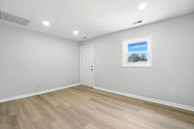 Building Photo - 219 Avondale Rd