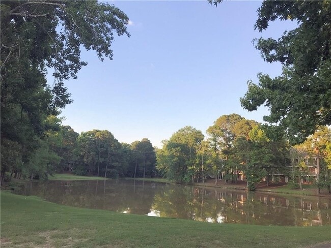 Building Photo - 154 E University Dr