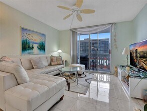 Building Photo - 3113 S Ocean Dr