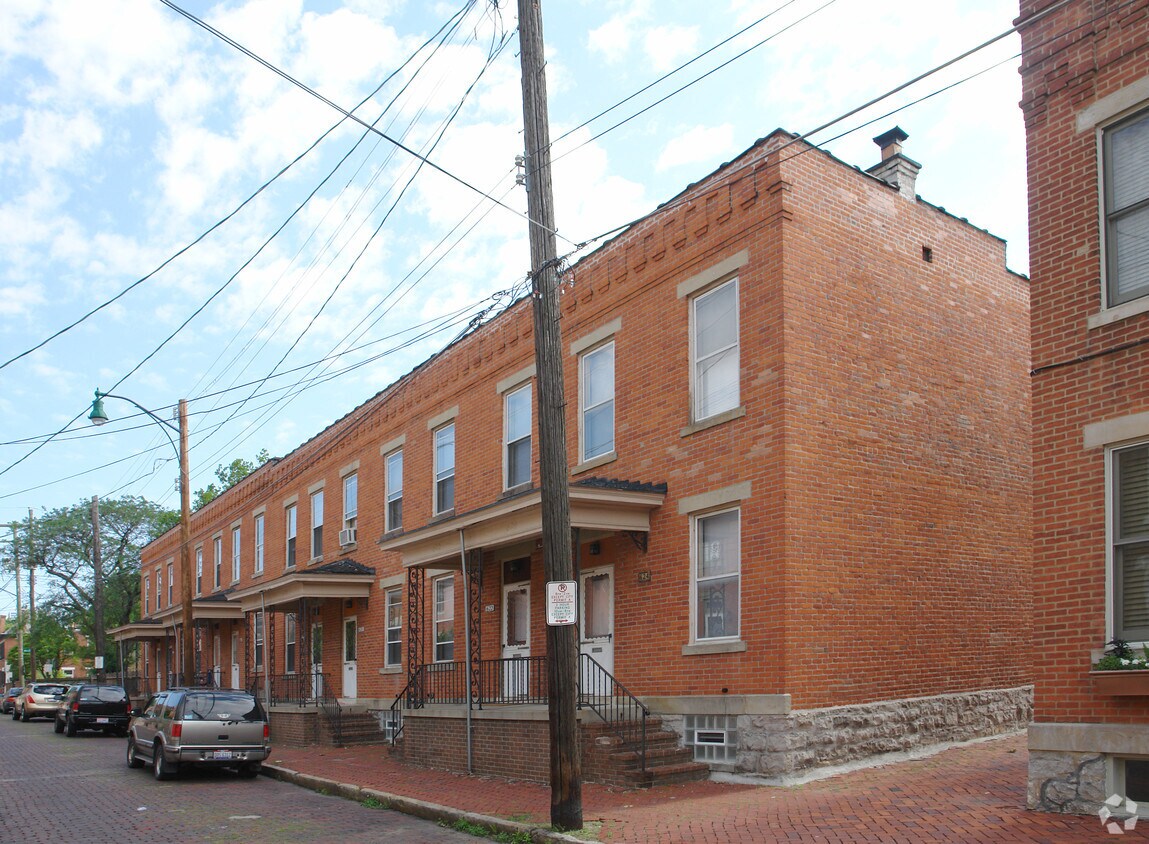 Primary Photo - 610-624 S Lazelle St