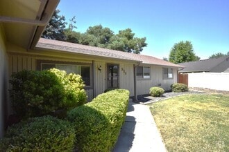Building Photo - 215 E Mango Dr