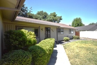 Building Photo - 215 E Mango Dr
